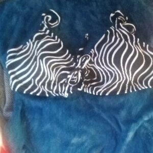 NWOT! Black and White Swirly Striped Bikini Top